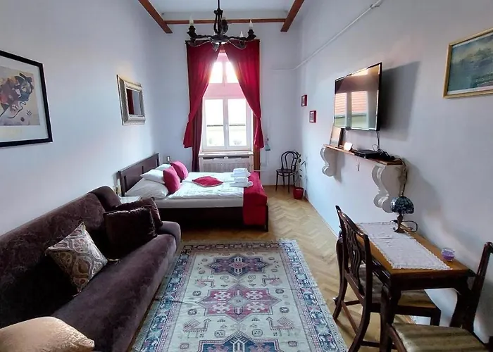Classical Budapest Apartment In The Old Pest
