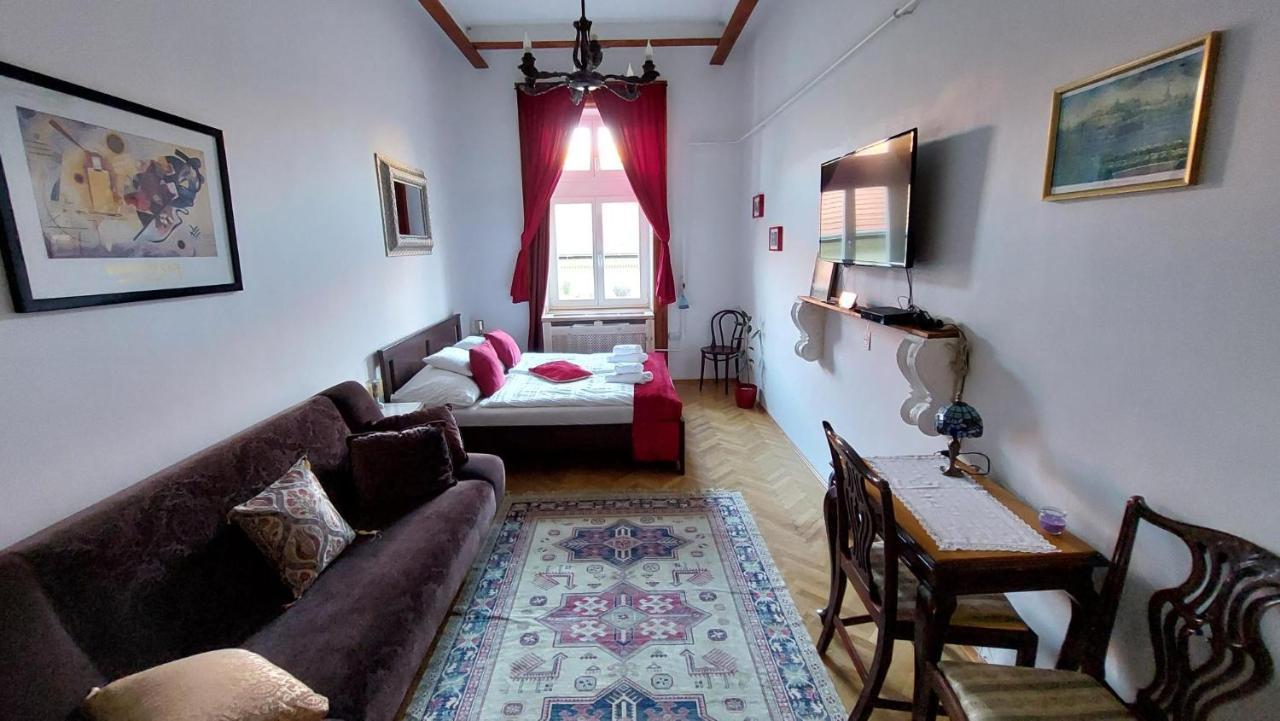 Classical In The Old Pest