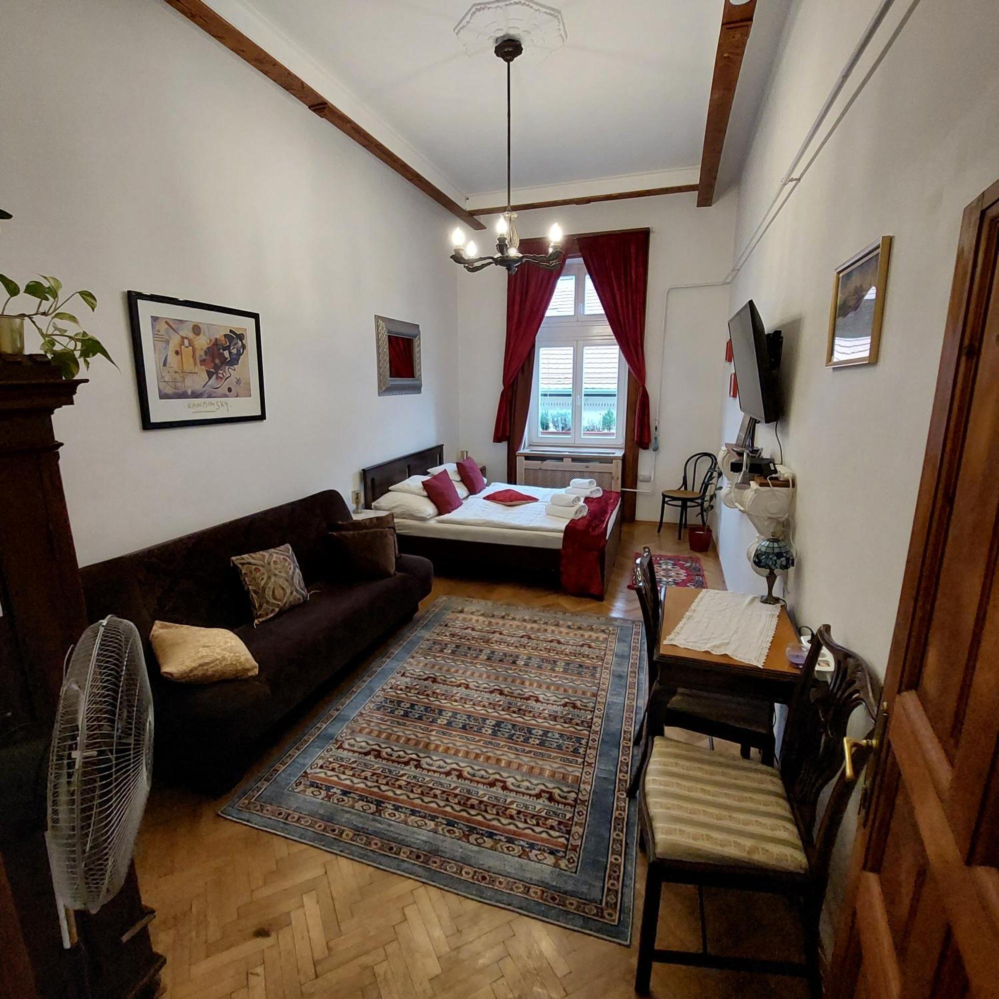 Apartament Classical In The Old Pest *
